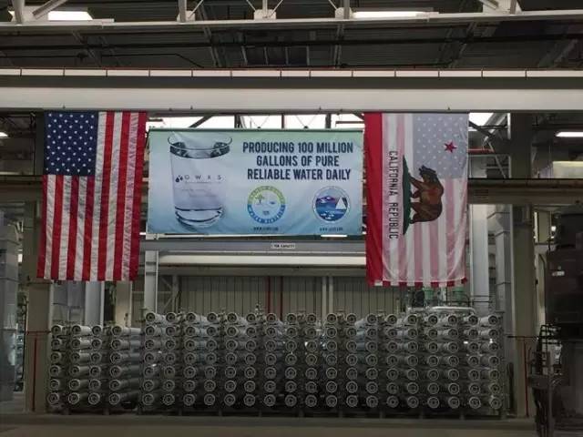 美(měi)國加州橙郡21世紀水(shuǐ)廠地(dì)下(xià)水(shuǐ)補給系統GWRS的(de)反滲透車間